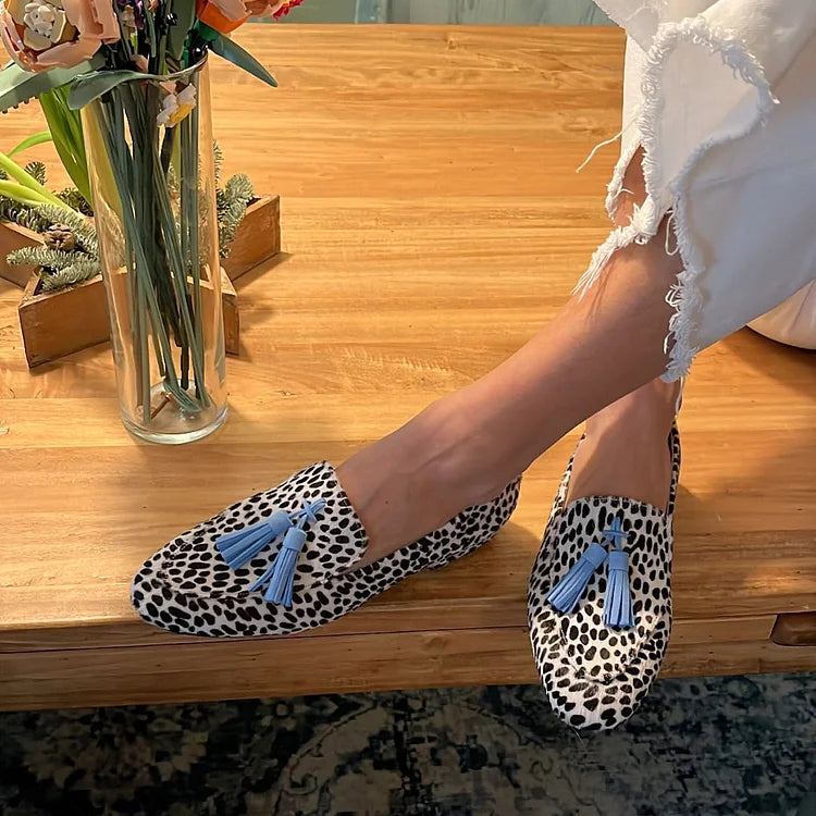 MOCASINES MANCHADOS CON BORLA AZUL