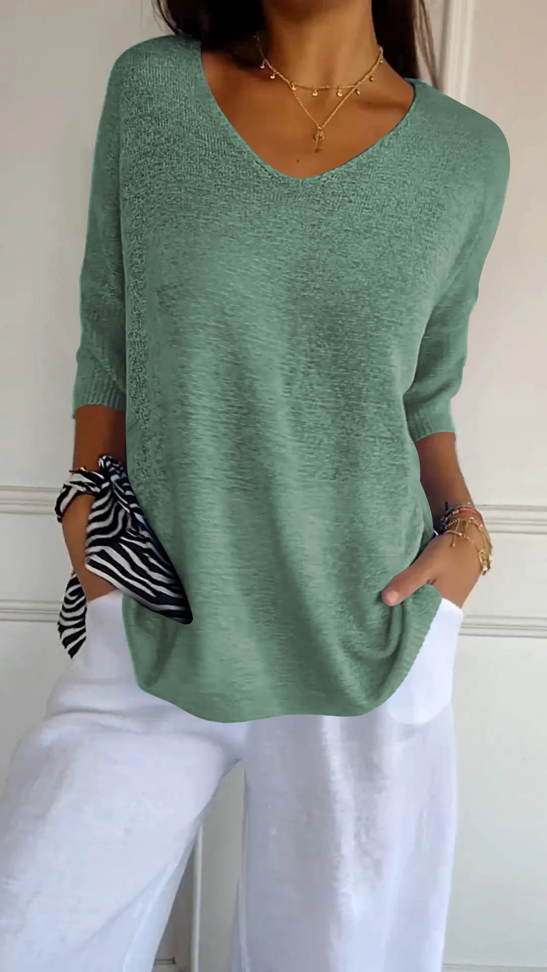 Rosal – Solid Knit Sweater with V-Neck