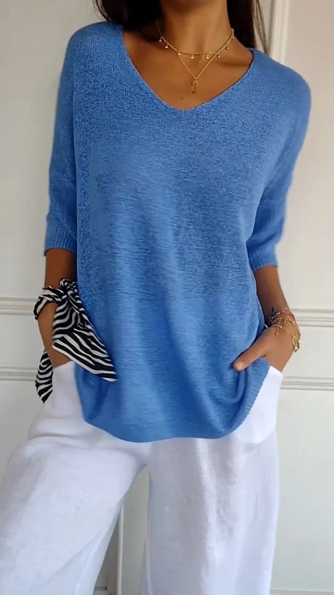 Rosal – Plain Knitted Jumper with V-Neck