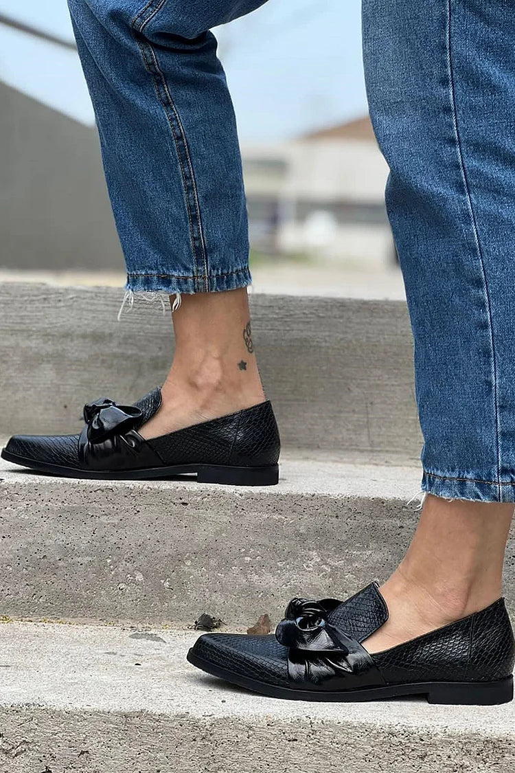 Mocassim Preto com Laço Brilhante