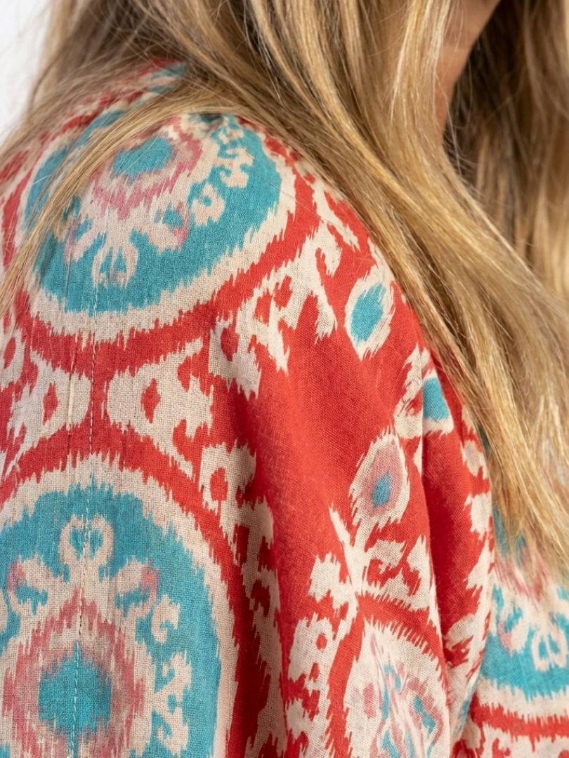 Zaria | Vestido midi con escote en V, manga corta y estampado de cachemira