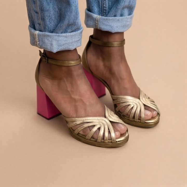 Noelyrah | Salto Bloco Dourado