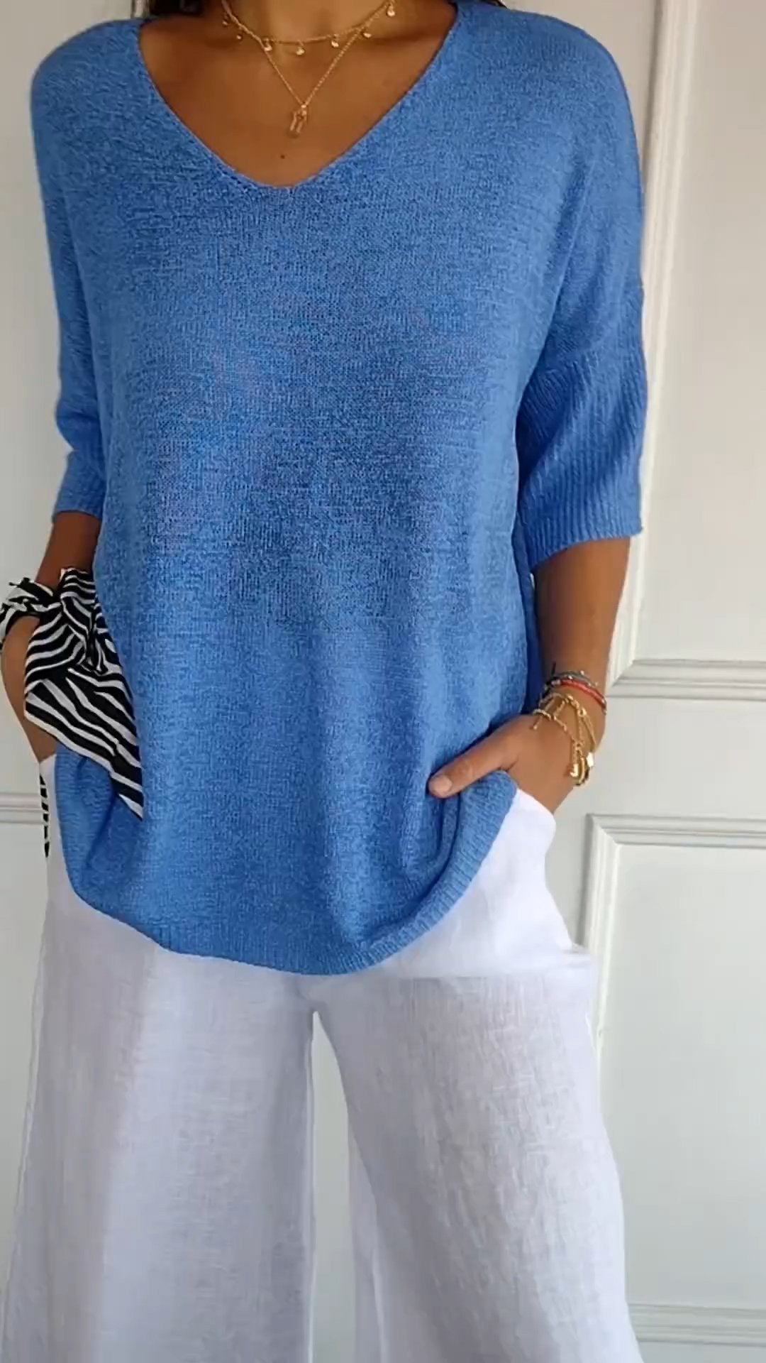 Rosal – Solid Knit Sweater with V-Neck